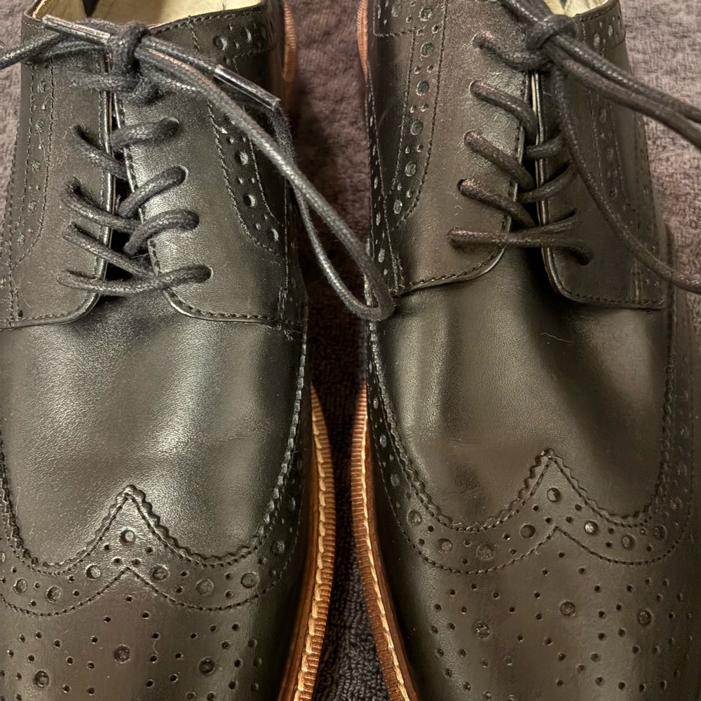 Men’s Banana Republic Black Leather Dress Shoes with Brown Welt Size 8.5 - Picture 4 of 14